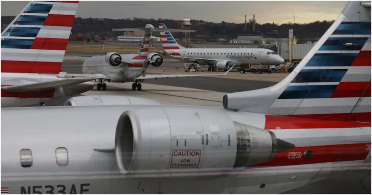 প্রেসিডেন্ট ডনাল্ড ট্রাম্পের নেতৃত্বাধীন প্রশাসন দেশের ৪০টি গুরুত্বপূর্ণ বিমানবন্দরে অভ্যন্তরীণ ফ্লাইট ৪ শতাংশ কমানোর নির্দেশনা দিয়েছেন, যা বাস্তবায়ন শুরু হয় গত শুক্রবার। ছবি: রয়টার্স